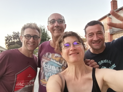 Selfie de Patrice, Sébastien, Jean-Noël et Valérie avant un concert